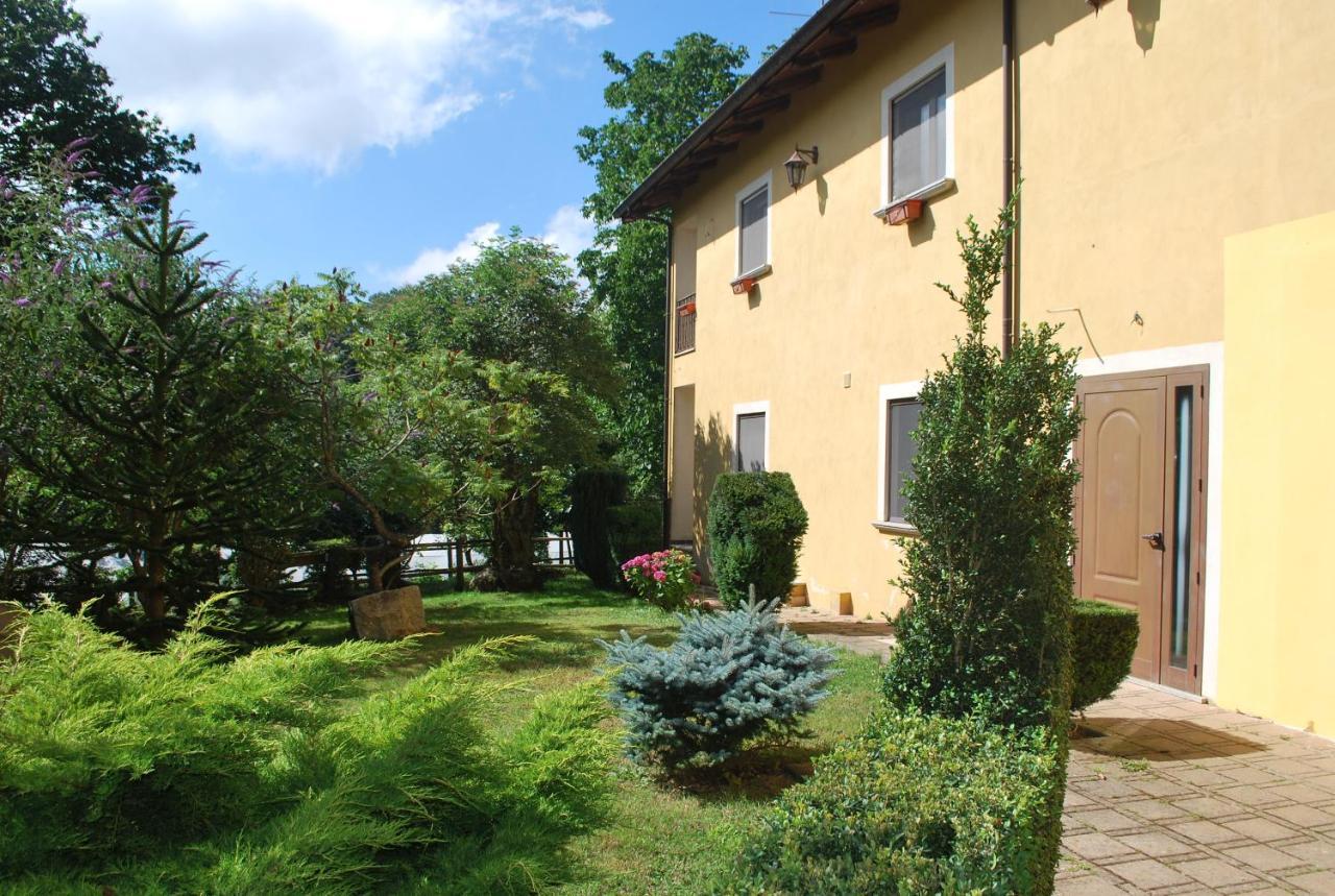 הוילה סרה סן ברונו Agriturismo Roseto מראה חיצוני תמונה