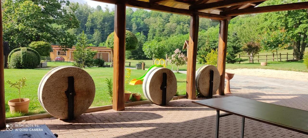 הוילה סרה סן ברונו Agriturismo Roseto מראה חיצוני תמונה