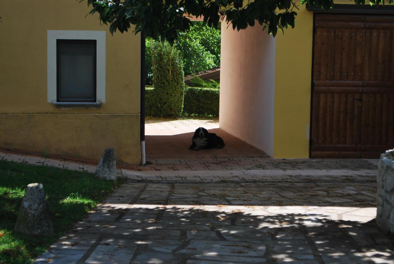 הוילה סרה סן ברונו Agriturismo Roseto מראה חיצוני תמונה