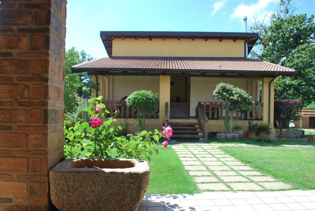 הוילה סרה סן ברונו Agriturismo Roseto מראה חיצוני תמונה