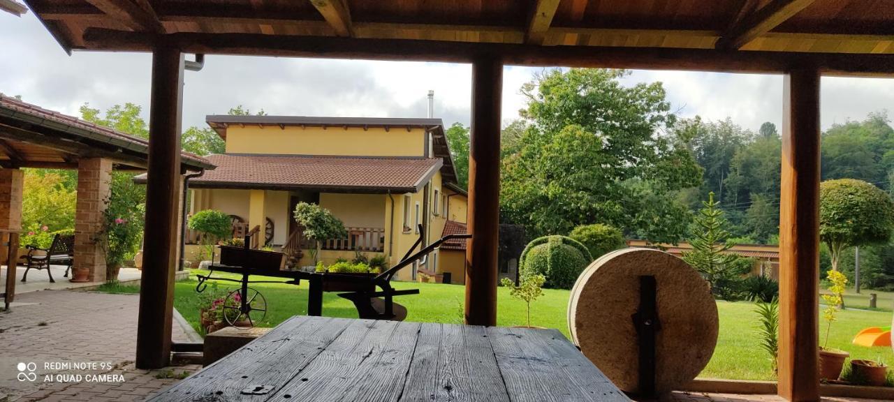 הוילה סרה סן ברונו Agriturismo Roseto מראה חיצוני תמונה