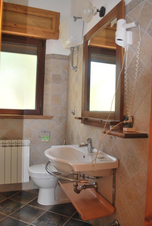 הוילה סרה סן ברונו Agriturismo Roseto מראה חיצוני תמונה